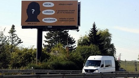 Náhledový obrázek - Likvidace billboardů u dálnic potrvá podle úřadu měsíce