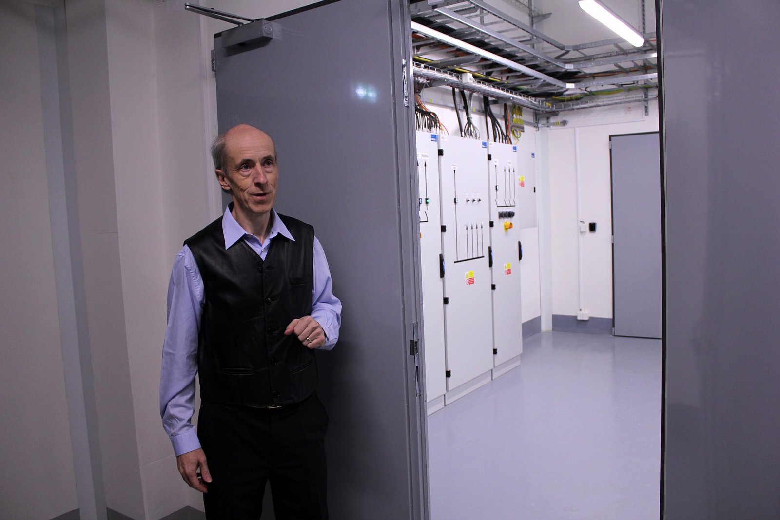 Vstup do energo části Kokury. Datacentrum má mít při plném obsazení spotřebu 1 MW, všechna energie přitom proudí přes tato místa.