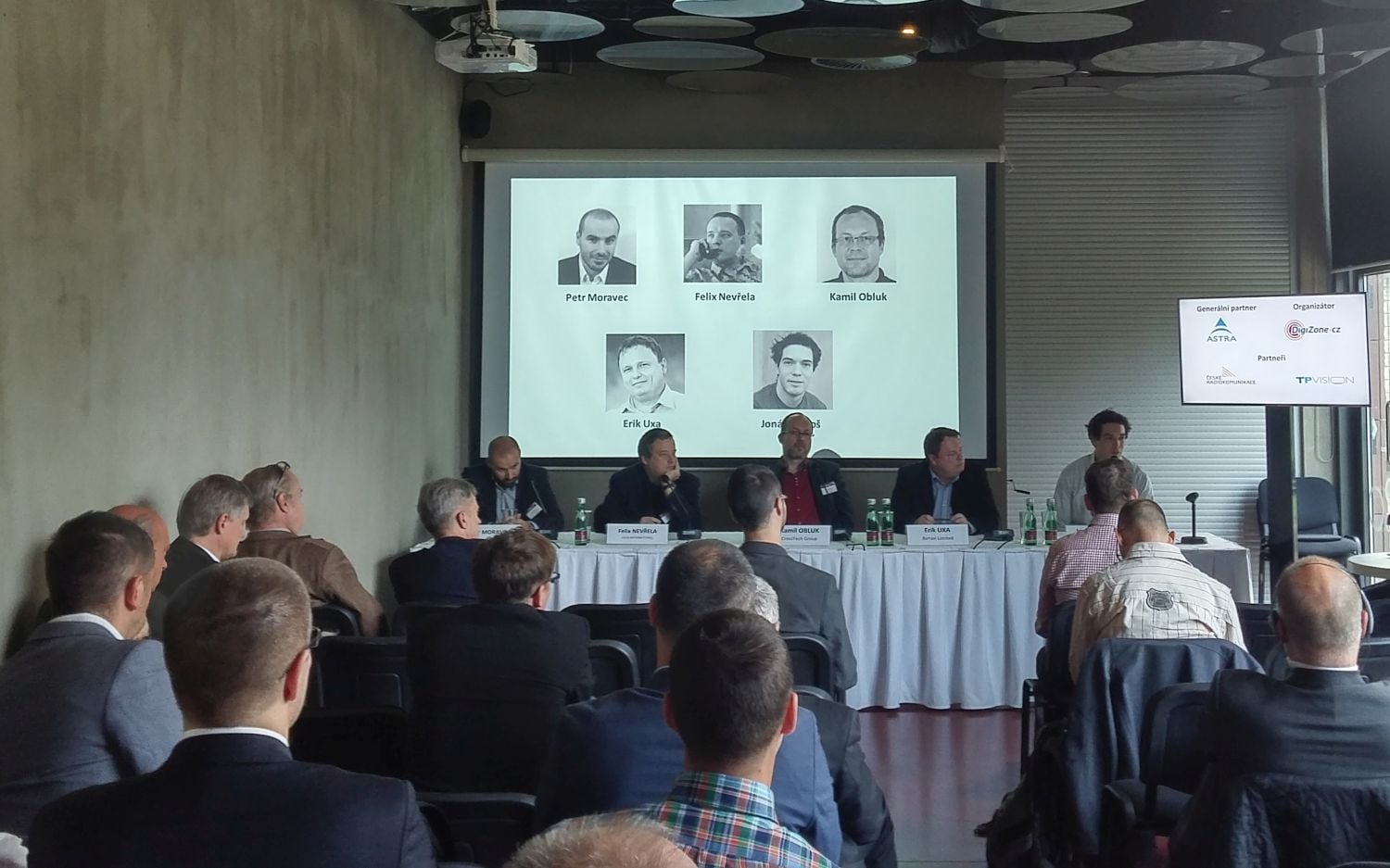 Kulatý stůl Ultra HD 2016