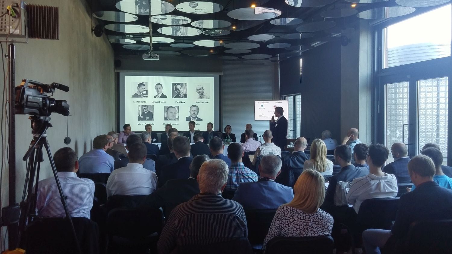 Kulatý stůl Ultra HD 2016