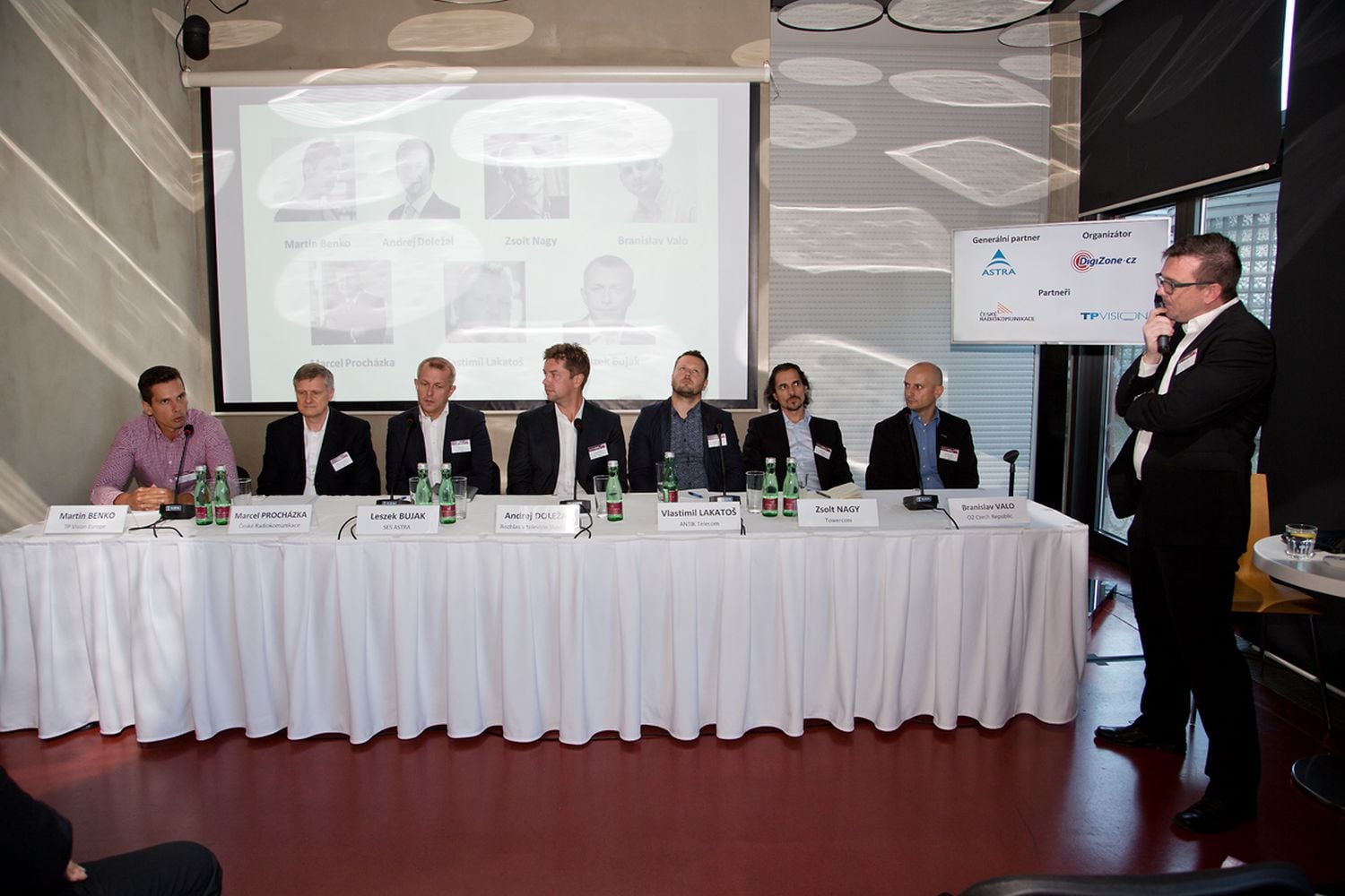 Kulatý stůl Ultra HD 2016