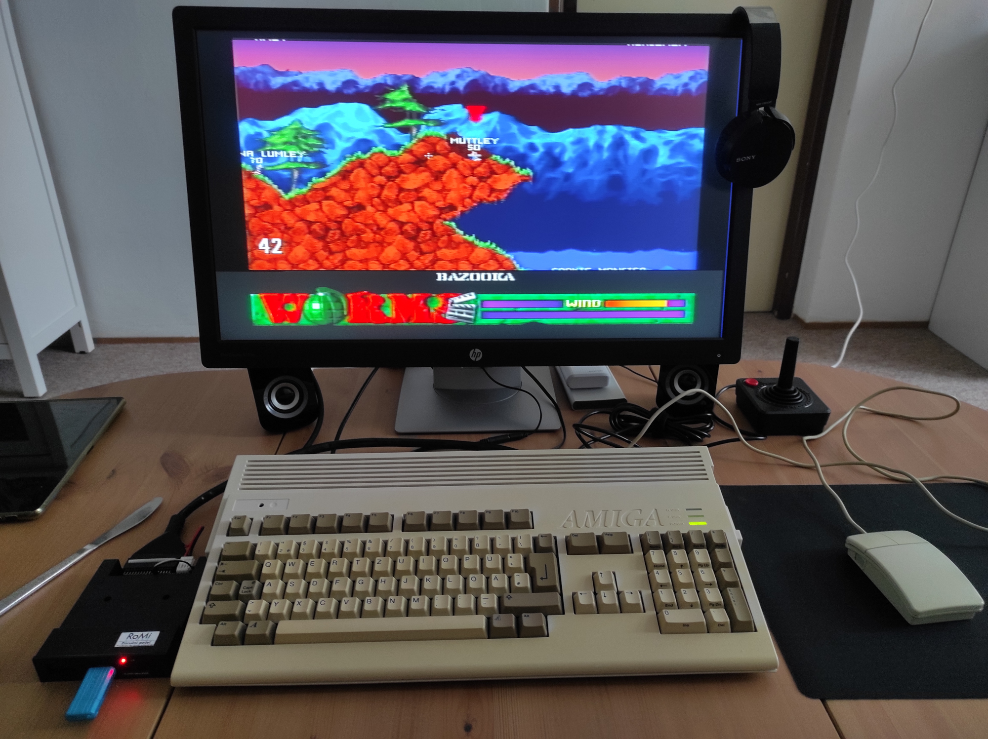 Prvotní test, na obrazovce hra Worms DC.