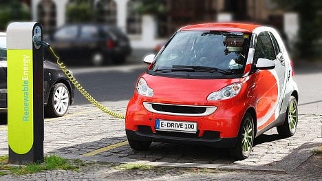 Náhledový obrázek - Těžit více a udržitelněji. Výrobci elektromobilů potřebují nikl, recyklace baterií jim pomůže až za 25 let