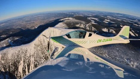 Náhledový obrázek - Sněžka jako na dlani. Podívejte se na fantastické záběry zasněžených Krkonoš z výšky