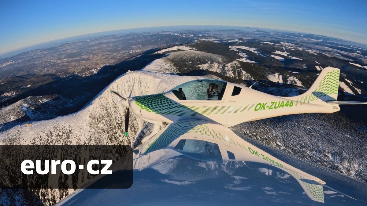 Sněžka jako na dlani. Podívejte se na fantastické záběry zasněžených Krkonoš z výšky