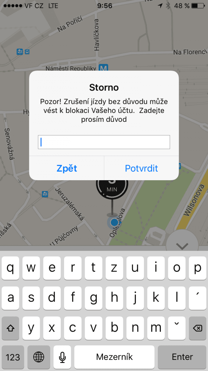 Taxify. Cena je naoko luxusní, ale je dotovaná. Taxametry přitom neumí zpoplatnit dobu jízdy.