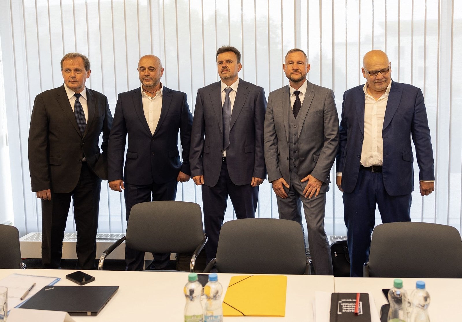 Pětice kandidátů na ředitele: zleva Petr Dvořák, Pavel Hřídel, Martin Konrád, Jan Souček a Jan Štern