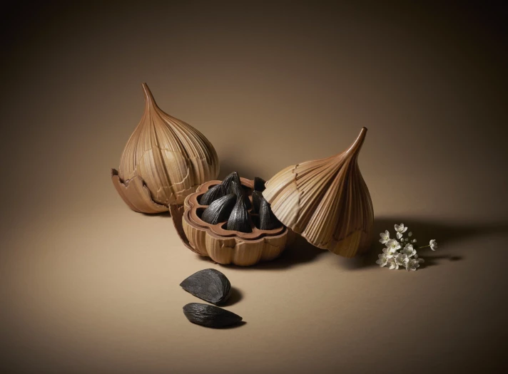 Dezert Ebenový poklad z čokolády a černého česneku