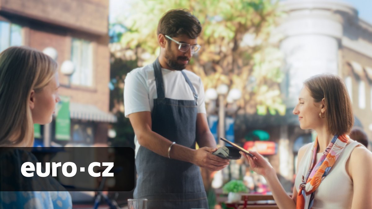 Češi chtějí v zahraničí platit výhodně a bezpečně. V reálu se to ale vždy nedaří