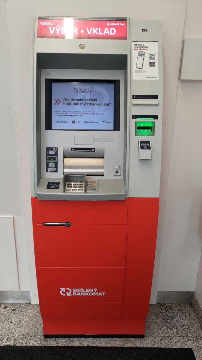 ATM v pobočce UniCredit Bank, Jungmannova 36/31, Praha 1. (01. 04. 2026)