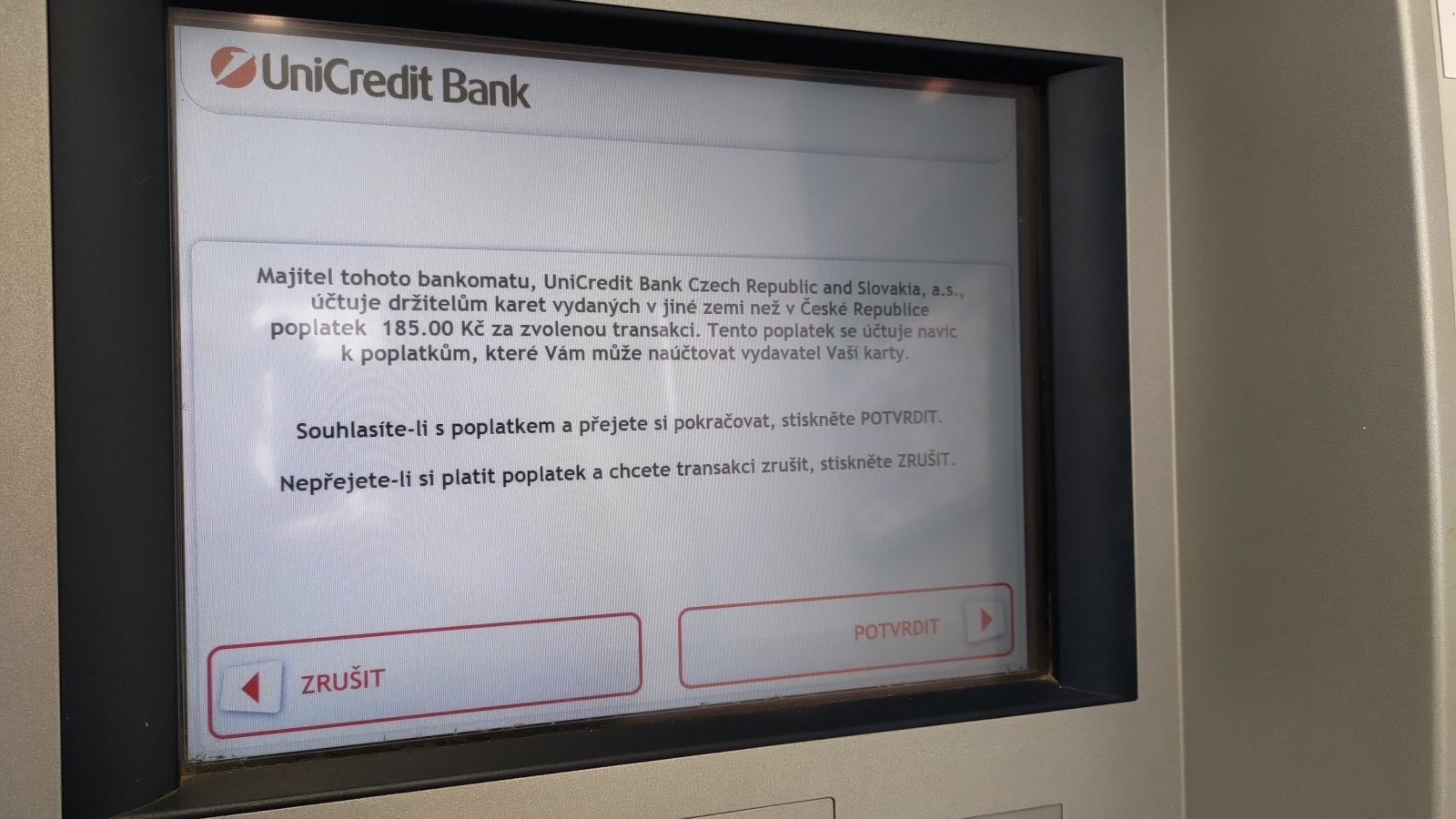 ATM v pobočce UniCredit Bank, Jungmannova 36/31, Praha 1. (01. 04. 2026)