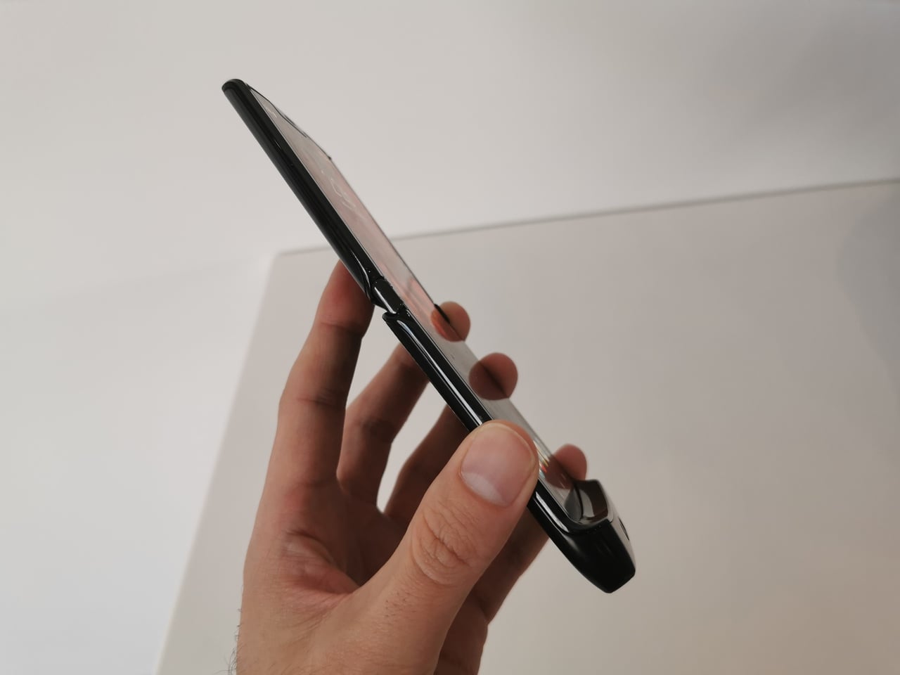 Motorola RAZR se vrací, má Android a ohebný displej