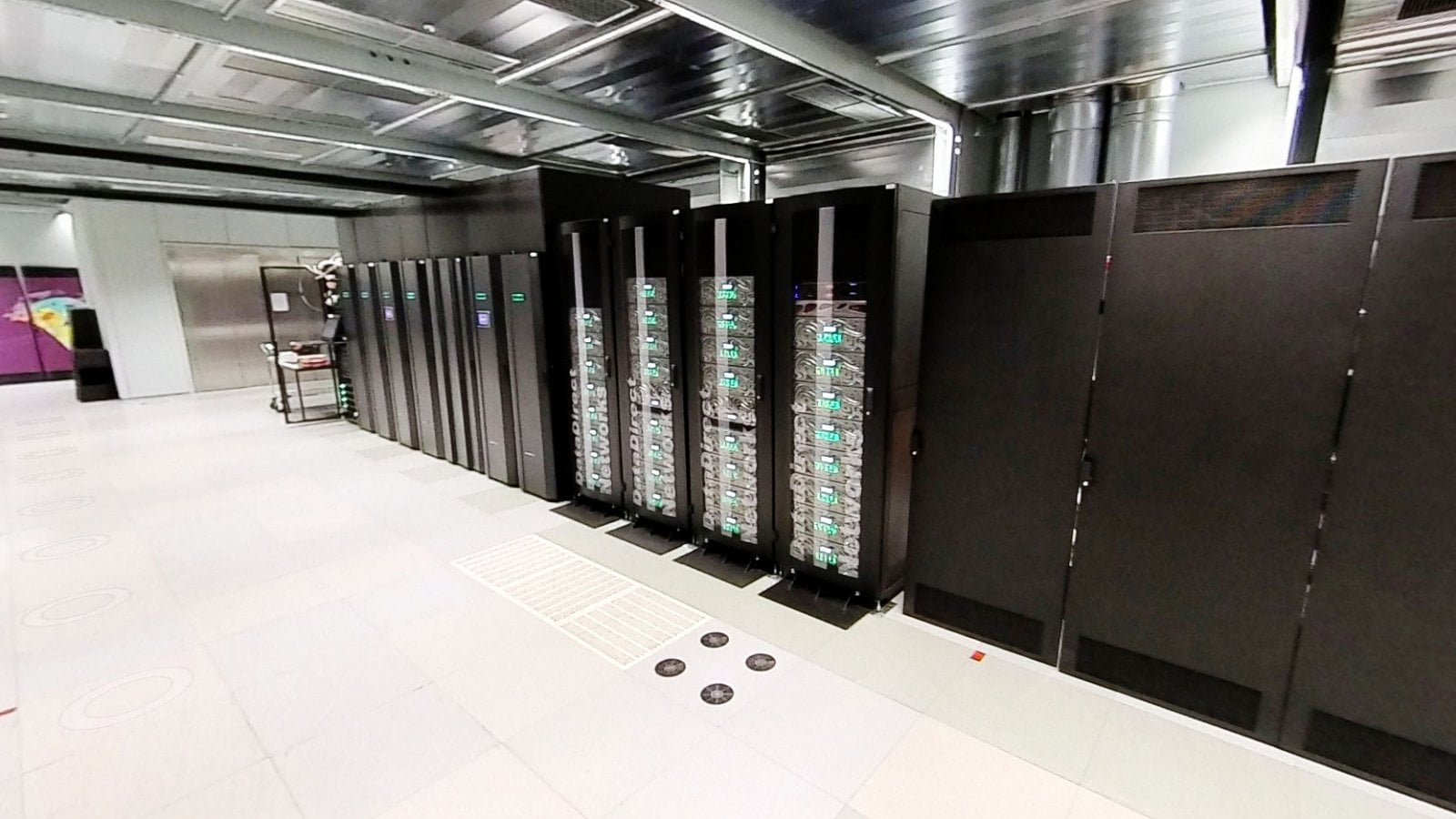 Celkově počítač pracuje s 1,44 PB operační paměti.