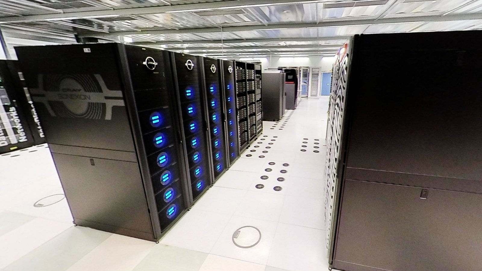 O teplotu se stará sedm chladicích věží, které do systému ženou vodu o teplotě 25 stupňů celsia.