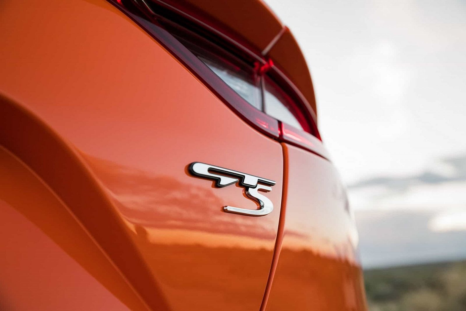 2019-04-Kia-Stinger-GTS_02.jpg