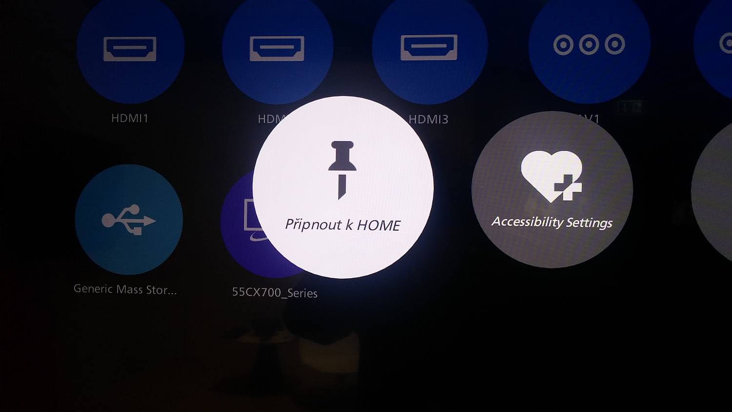 Detail volby k připnutí na úvodní obrazovku. Jak vidíte, lokalizace ještě není úplná. Mimochodem volby mají připomínat balónky...