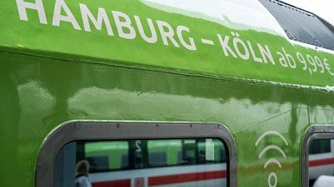 Náhledový obrázek - Bez zásuvky, ale za desetinu ceny. Deutsche Bahn čelí agresivní konkurenci