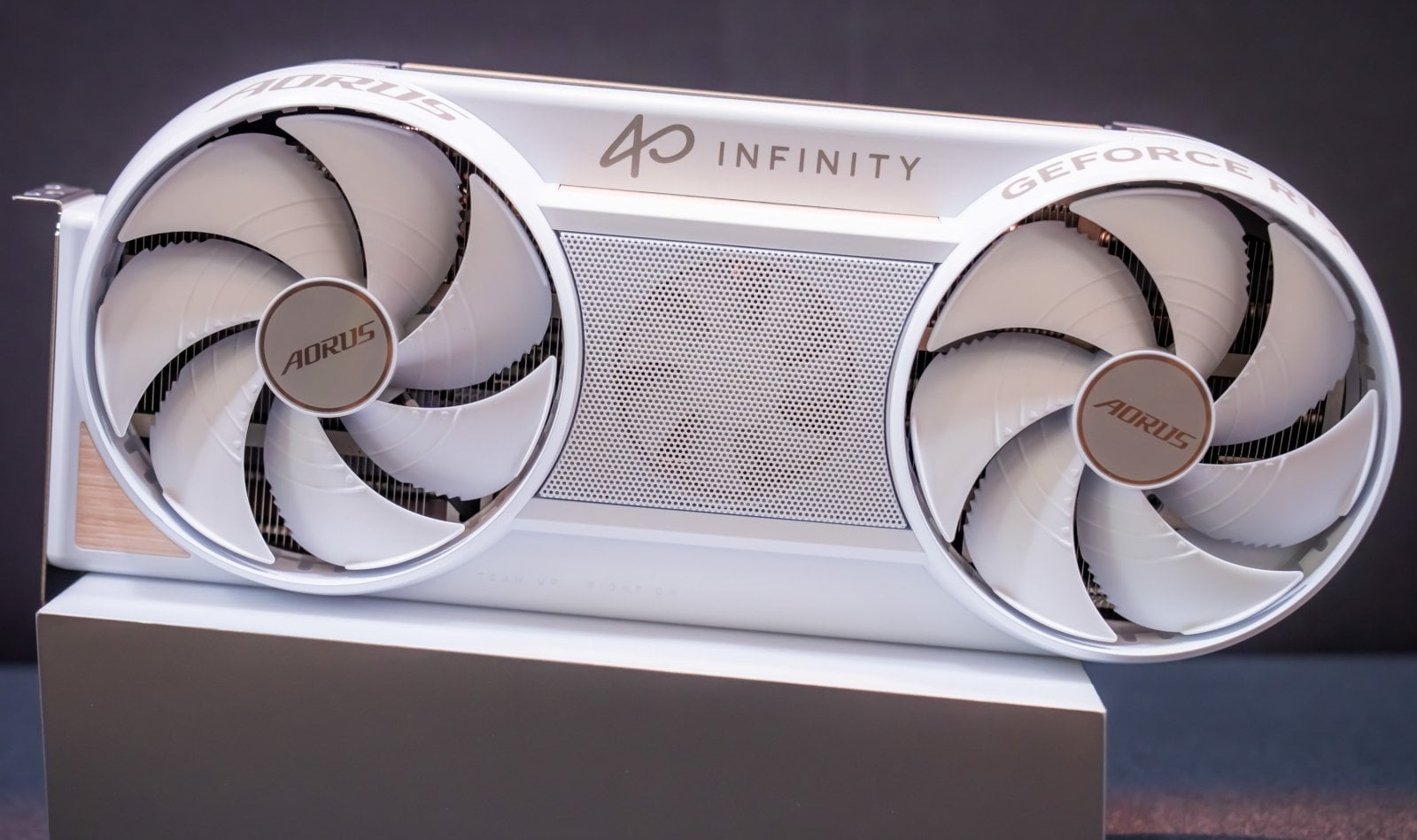 Grafické karty GeForce RTX 5000 od Gigabyte - chlazení WindForce HyperBurst