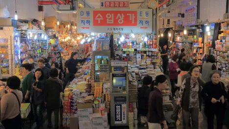 Náhledový obrázek - Pro balík, na oběd a vybrat hotovost. V Jižní Koreji roste obliba univerzálních samoobsluh