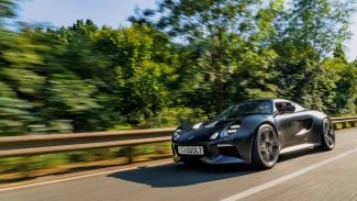 Náhledový obrázek - A je po elektrickém problému. Britský elektromobil se nabije do pěti minut a zvládne 900 000 km bez ztráty kapacity