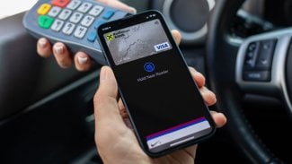 Jak platil mobilem?