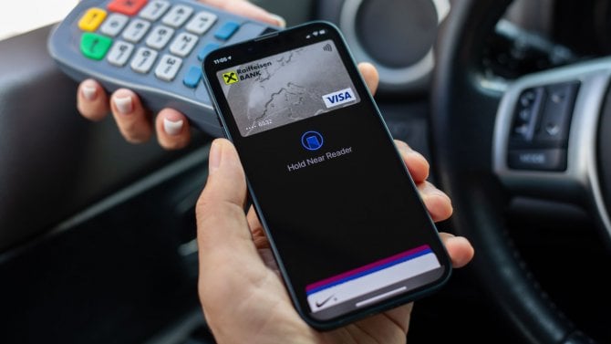 Jak platit mobilem? Vše, co potřebujete vědět od přidání karty až po správné zabezpečení plateb