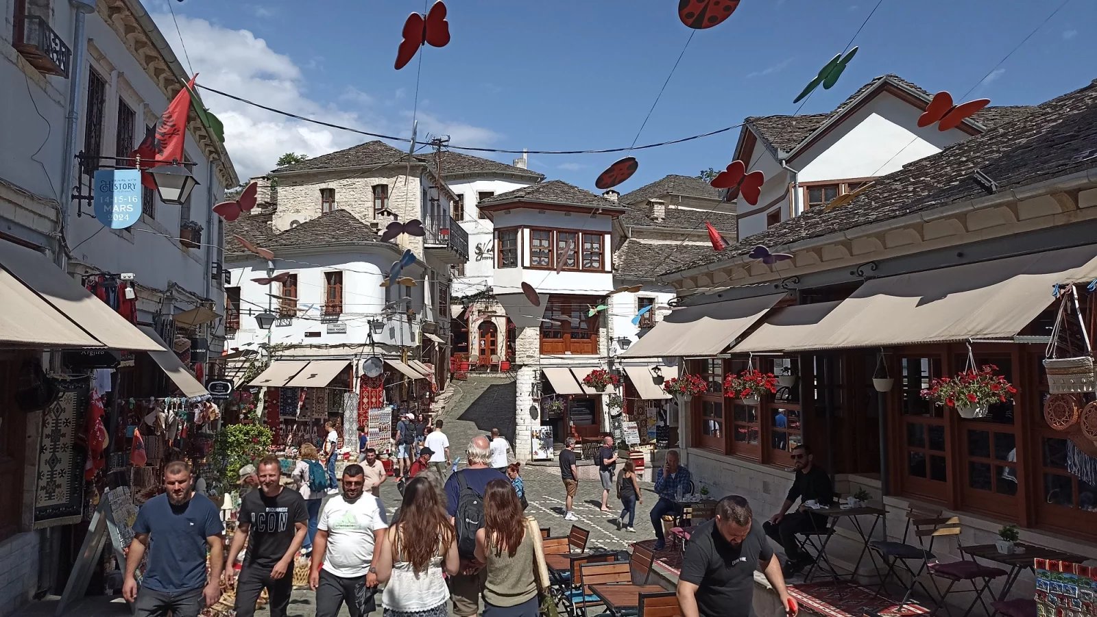 Starý bazar ve městě Gjirokastra