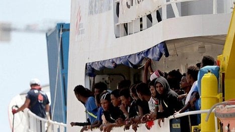 Náhledový obrázek - Temný okamžik pro Evropu? Konec lodi zachraňující uprchlíky kritizuje britská organizace