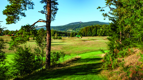 Náhledový obrázek - Golfová republika. Hřiště si užívají vyššího zájmu hráčů, některá však počítají ztráty