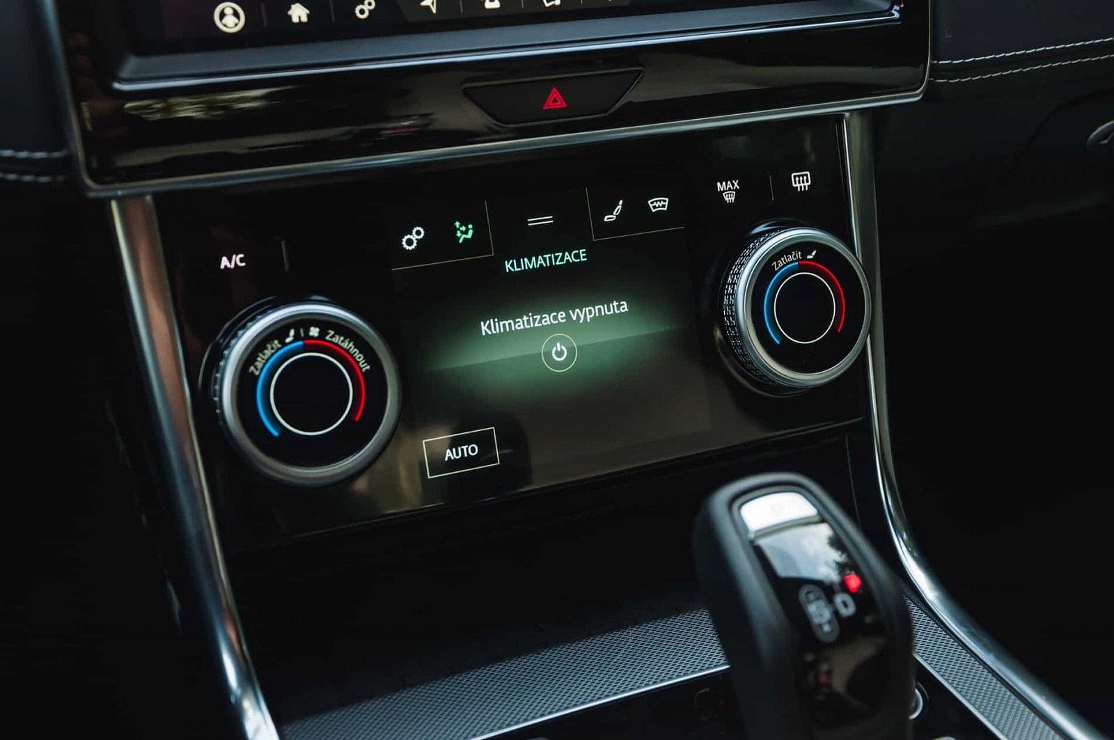 2019-09-Jaguar-XE-P300-AWD-13-of-24.jpg