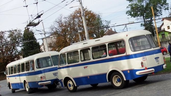 Bez motoru a přece v pohybu: Pohled do historie poválečných autobusových přívěsů v československé přepravě