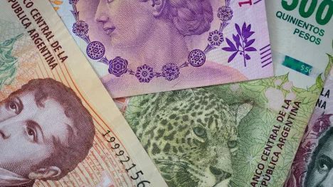 Náhledový obrázek - Tak draho, že vzniká nová bankovka. Argentina kvůli enormní inflaci zavede platidlo v hodnotě 10 tisíc pesos