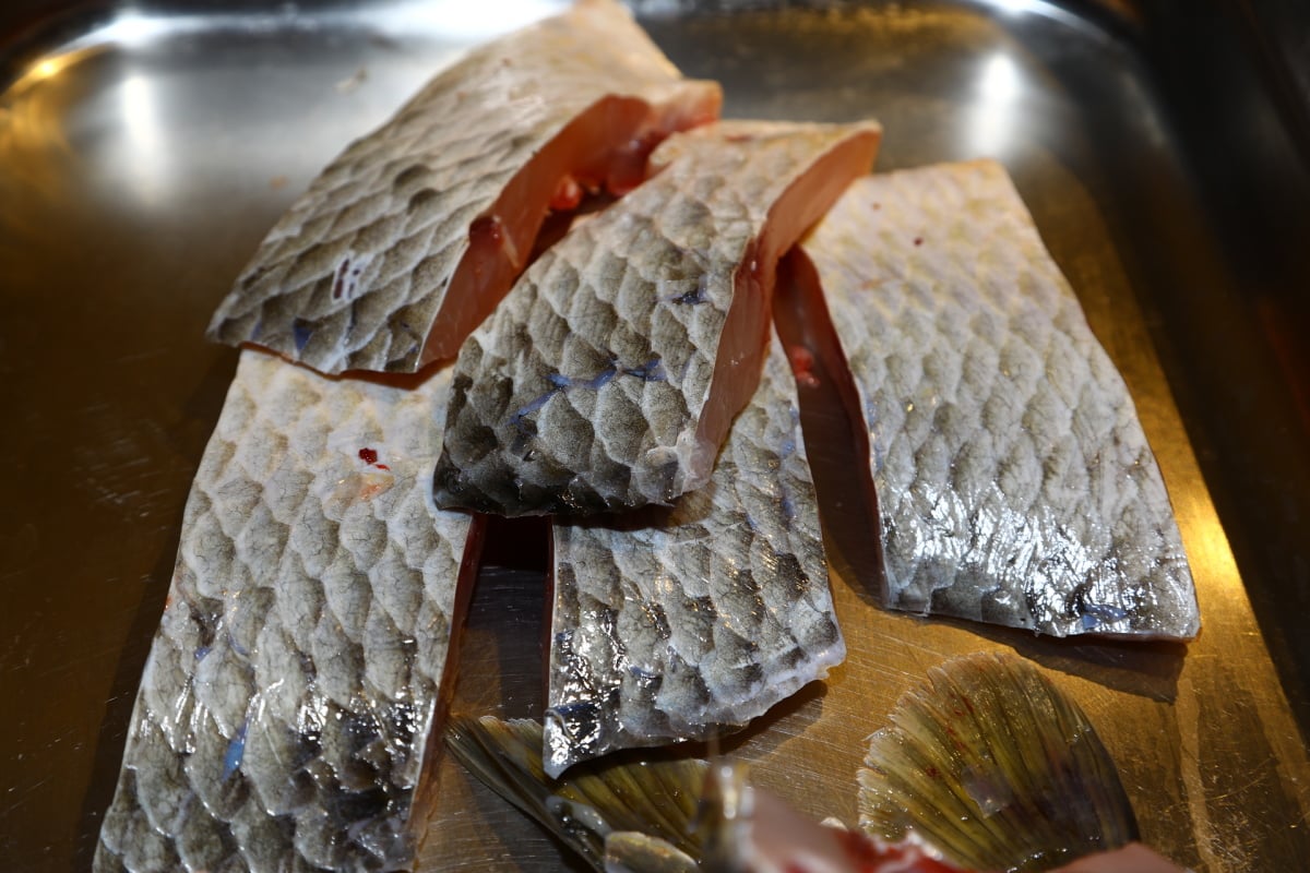 Vykostěte kapra a udělejte si hranolky nebo sushi