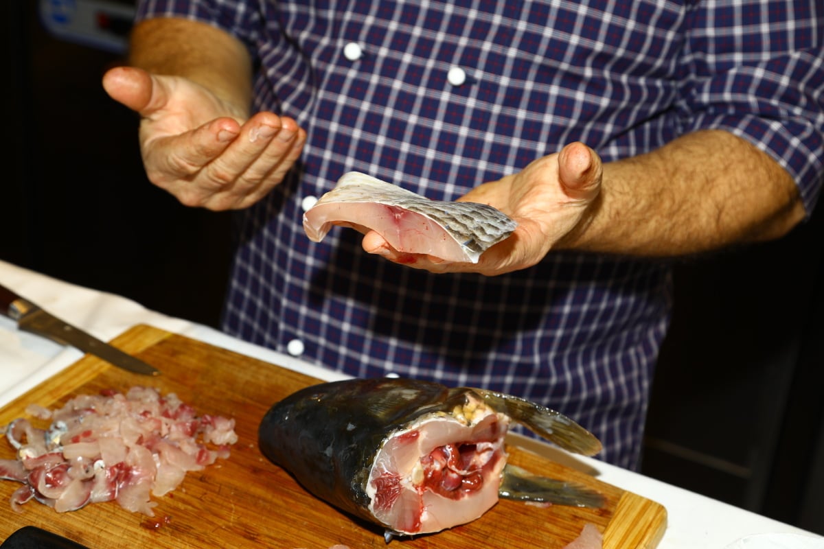 Vykostěte kapra a udělejte si hranolky nebo sushi