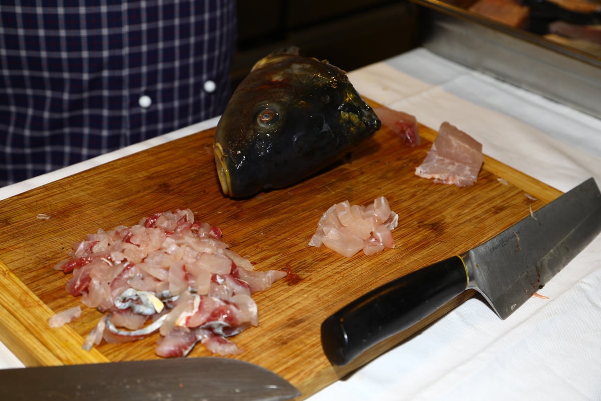 Vykostěte kapra a udělejte si hranolky nebo sushi