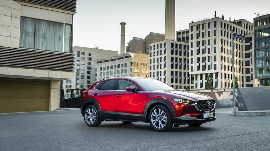 Mazda CX-30 je praktičtější a jízdně vytříbená „trojka na chůdách“