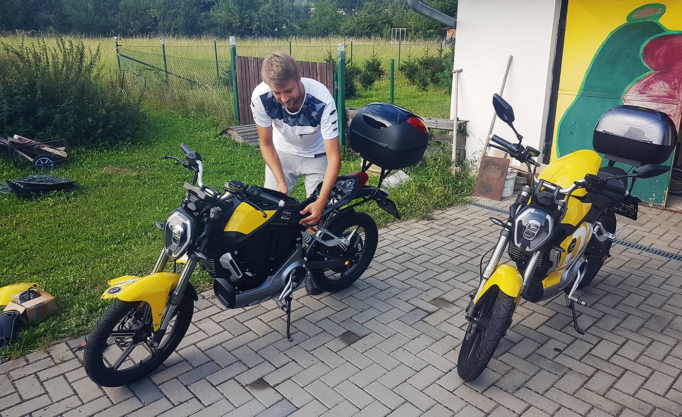 První stroje se kompletovaly v garáži.