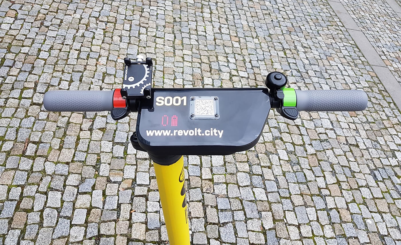 Postupně firma začala nabízet i skútry a nově i elektrické koloběžky.