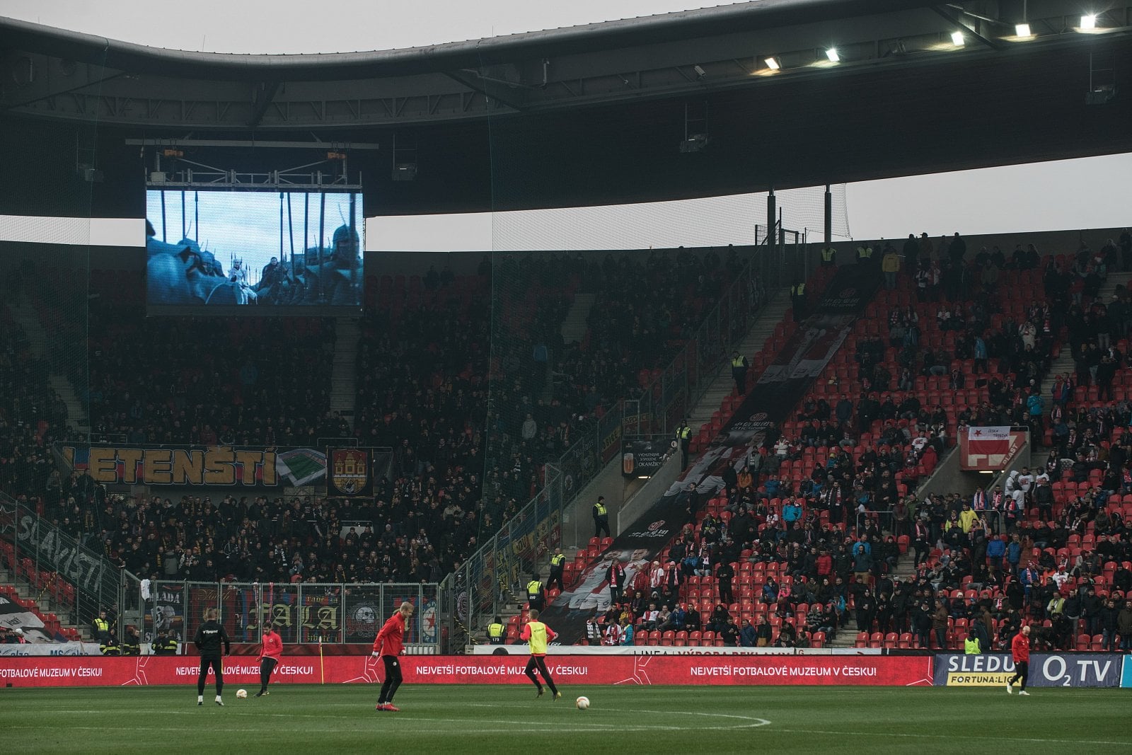 Hra o trůny při derby pražských S