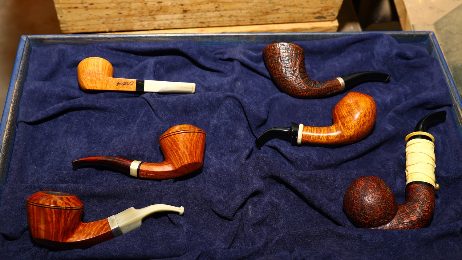 Hotové autorské a ručně vyrobené dýmky.