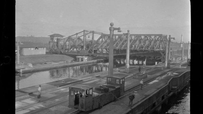 Retro fotogalerie: V první fázi stavby Panamského průplavu zahynulo přes 20 tisíc dělníků. Společnost, která ho budovala, nakonec zkrachovala
