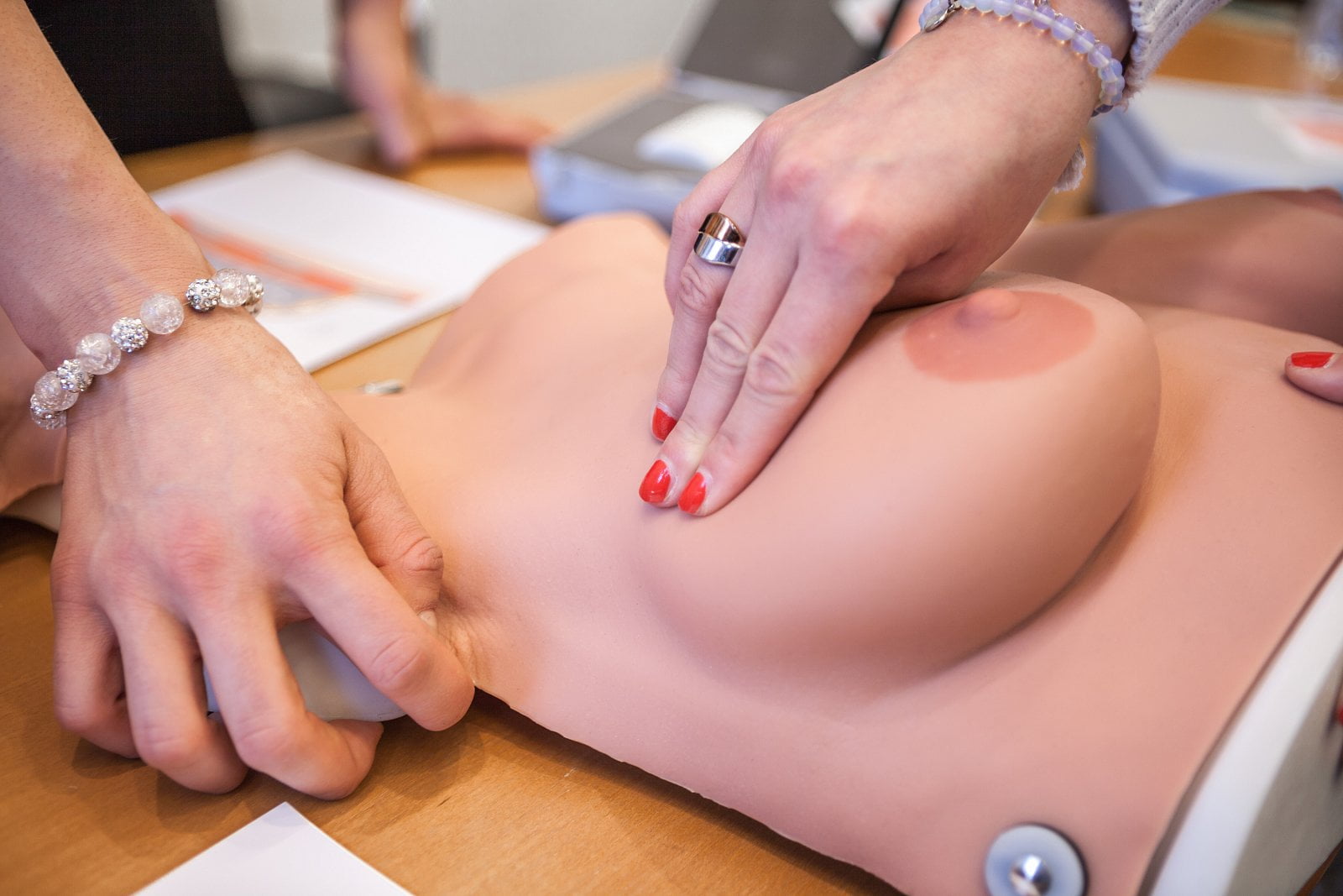 Workshop Loono, jak správně a pravidelně vyšetřovat prsa