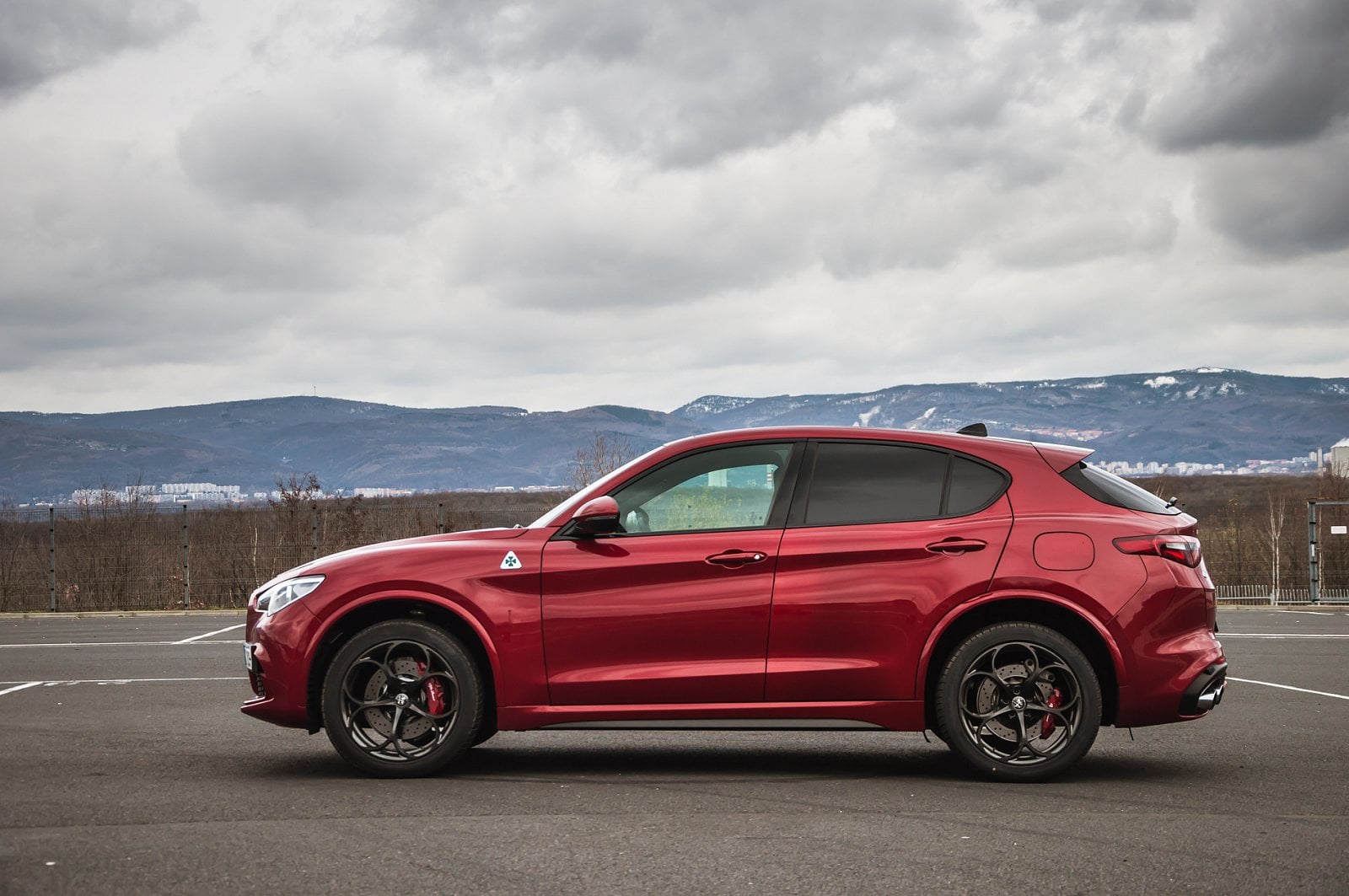 2019-03-giulia-qv-vs-stelvio-qv-14.jpg