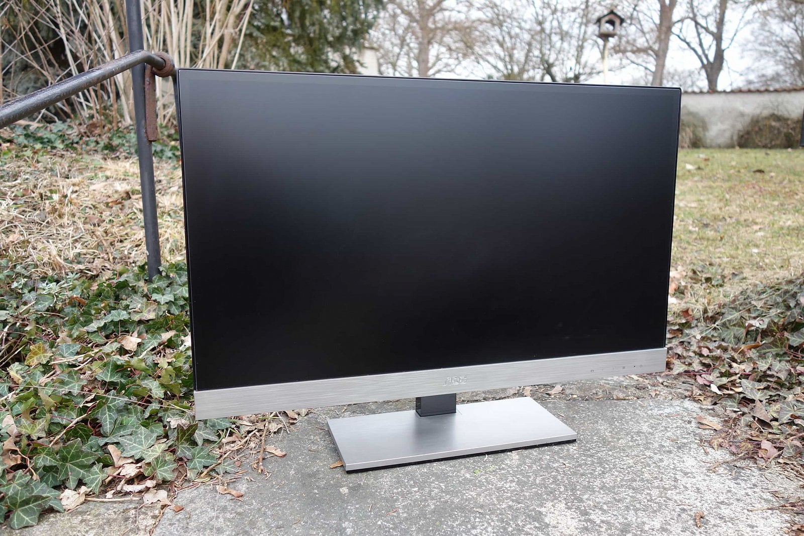 AOC i2757Fm z roku 2012 01