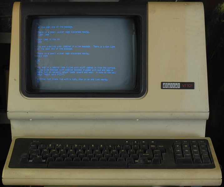 Dobové terminály se připojovaly s využitím sériového portu. Teoreticky tedy mohly být připojeny i k osmibitovým počítačům Atari (postačuje upravit napěťové úrovně).