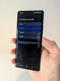 Telefon podporuje virtuální rozšíření RAM až o 8 GB