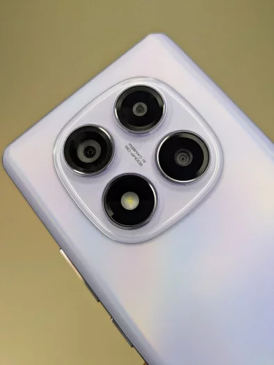 Detail na přepracovaný modul fotoaparátu