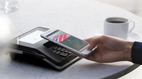 Náhledový obrázek - Mobilní platby Apple Pay jsou konečně v Česku. Co byste měli vědět?