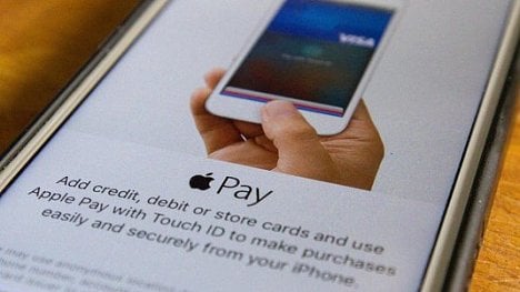 Náhledový obrázek - Platby mobilem na vzestupu: Google Pay zavedou další banky, příchází i Apple Pay