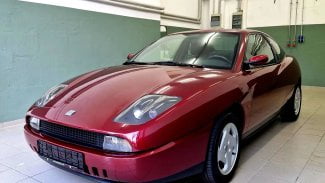 Náhledový obrázek - Na prodej je devadesátkové Ferrari pro chudé v perfektním stavu. Fiat za půl milionu je lákavá nabídka